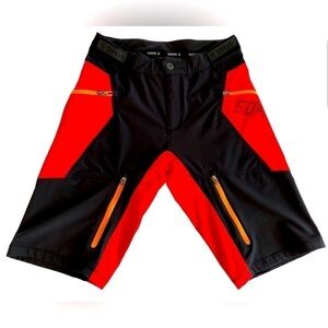Sombrio Gravity Biking Shorts. Water and Mud Resistant.5 Pockets.Size Large. GUC